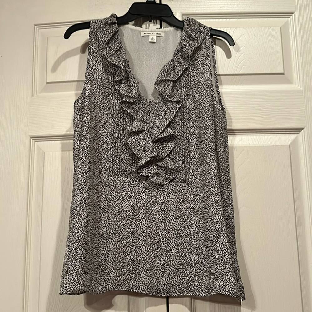 Banana Republic size 6 Black and White, Animal Print, Ruffle Sleeveless Blouse